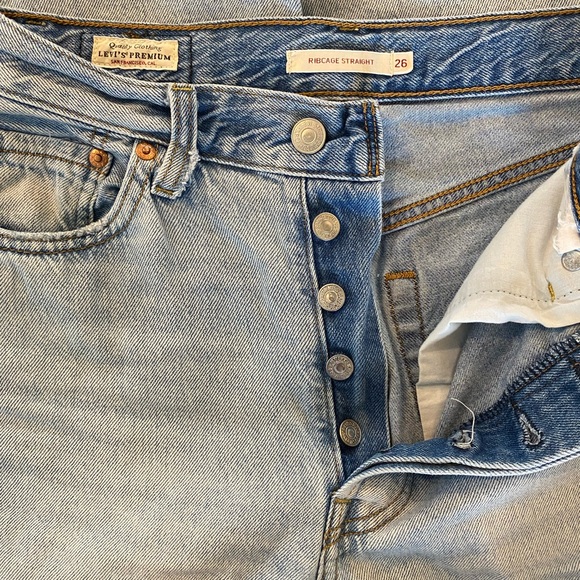 Levi’s Ribcage Straight Wow Me Over Light Blue Wash - Picture 6 of 9